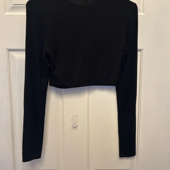 Black Long Sleeve Crop Top - Picture 2 of 5